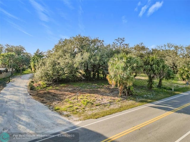 4 of 18 - 995 Old Dixie Hwy, Vero Beach, FL