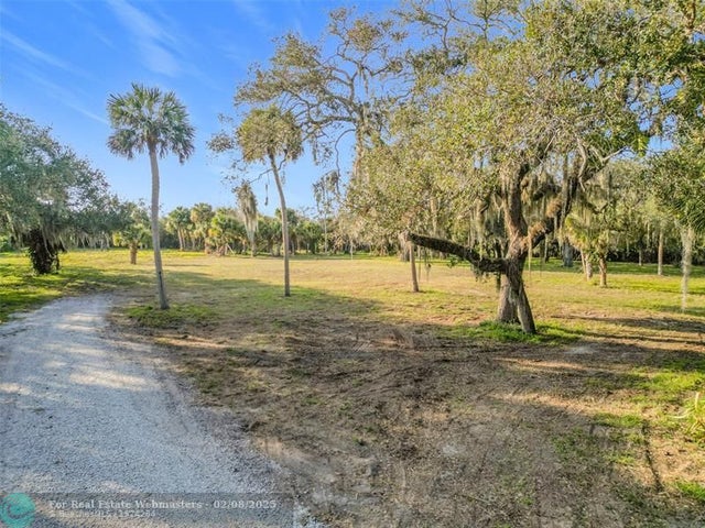 5 of 18 - 995 Old Dixie Hwy, Vero Beach, FL