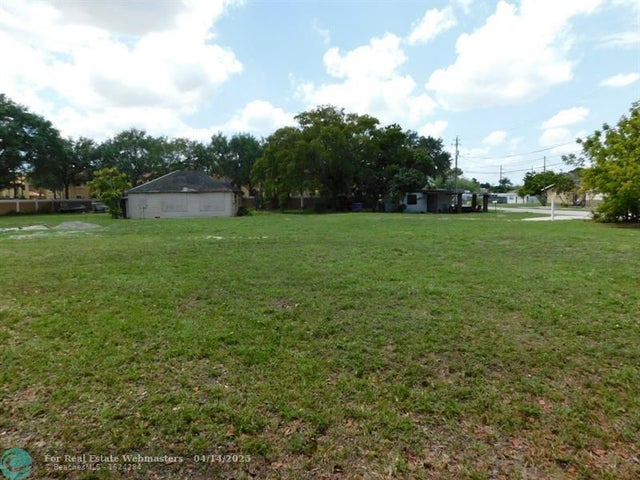 3 of 11 - 5830 Liberty St, Hollywood, FL