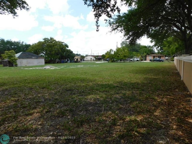 4 of 11 - 5830 Liberty St, Hollywood, FL