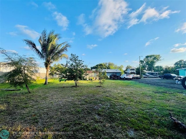 5 of 8 - 2602 Kerr St, Fort Pierce, FL