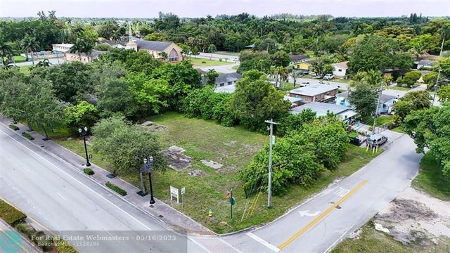 4 of 5 - 6404 Sw 46th St, Davie, FL