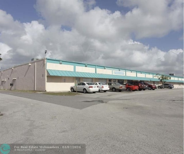 1 of 25 - 1883 Nw 38th Avenue, Lauderhill, FL