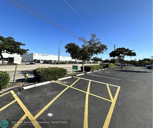 5 of 25 - 1883 Nw 38th Avenue, Lauderhill, FL