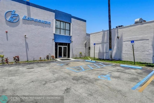 2 of 29 - 3775 Nw 77th St, Miami, FL