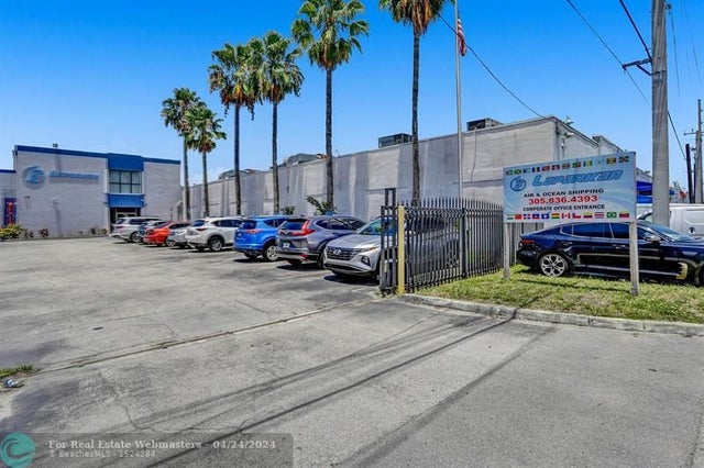 3 of 29 - 3775 Nw 77th St, Miami, FL