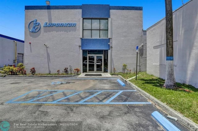 4 of 29 - 3775 Nw 77th St, Miami, FL