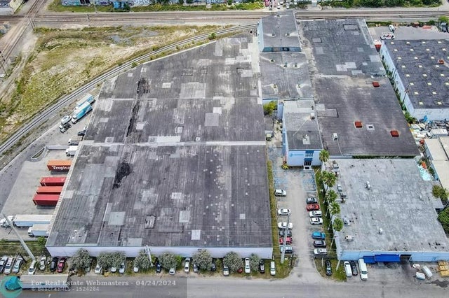 5 of 29 - 3775 Nw 77th St, Miami, FL
