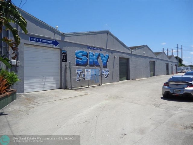 3 of 12 - 3300 Burris Rd, Davie, FL