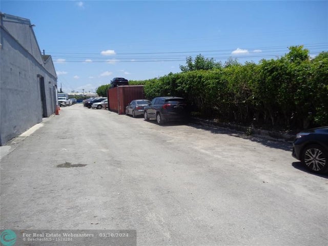 5 of 12 - 3300 Burris Rd, Davie, FL