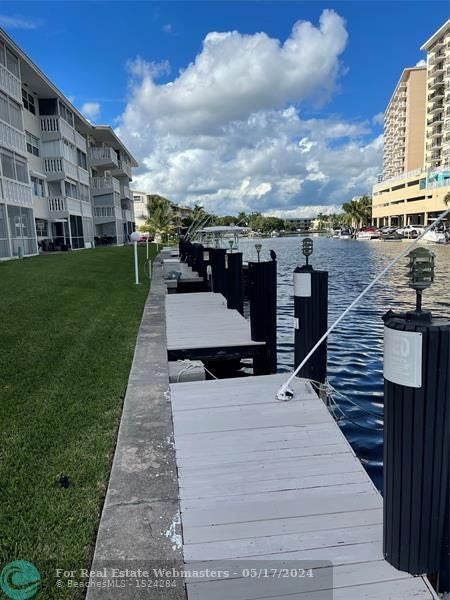 4 of 7 - 450 Paradise Isle Blvd, Hallandale, FL