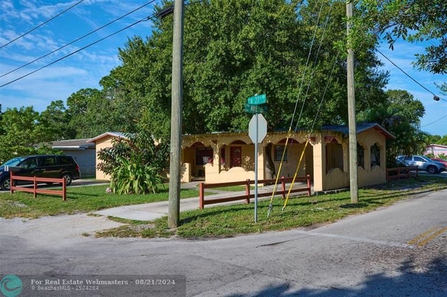 2 of 8 - 213 N 27th St, Fort Pierce, FL