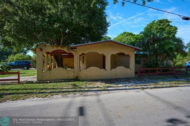 3 of 8 - 213 N 27th St, Fort Pierce, FL