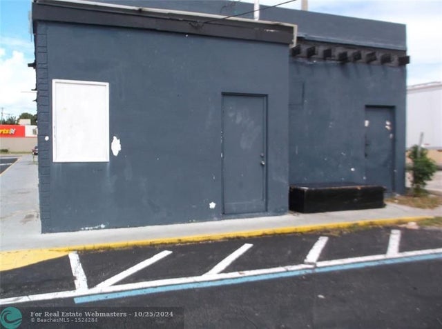 3 of 3 - 3058 W Broward Blvd, Fort Lauderdale, FL