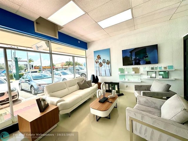 1 of 4 - 1541 E Commercial Blvd 1541, Fort Lauderdale, FL