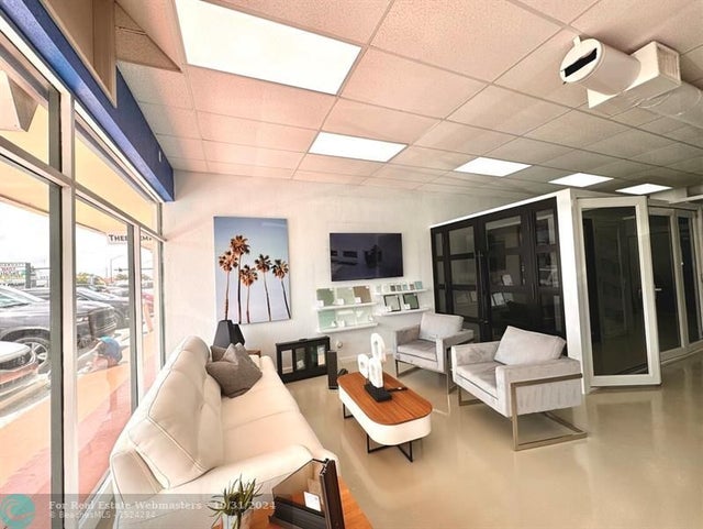 2 of 4 - 1541 E Commercial Blvd 1541, Fort Lauderdale, FL