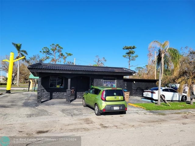 1 of 4 - 136 Pondella Rd, North Fort Myers, FL