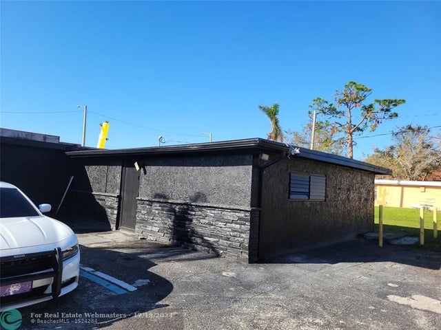 3 of 4 - 136 Pondella Rd, North Fort Myers, FL