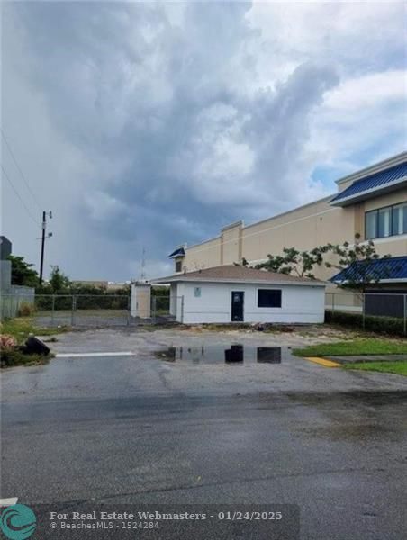 2 of 4 - 2859 Dr Martin Luther King Jr Blvd, Pompano Beach, FL