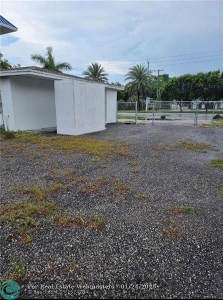 3 of 4 - 2859 Dr Martin Luther King Jr Blvd, Pompano Beach, FL