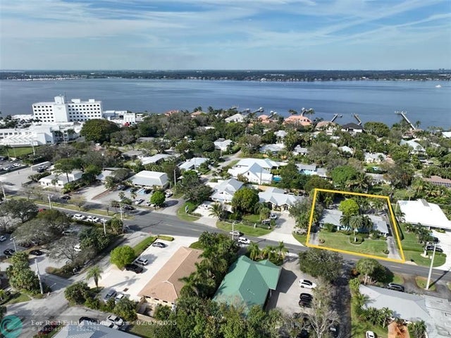 1 of 3 - 835 Se Osceola St, Stuart, FL