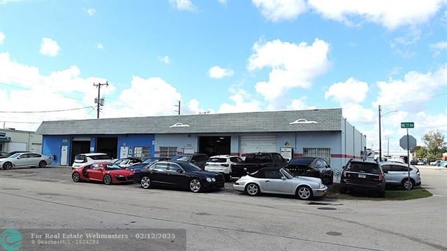 1 of 1 - 4431 Ne 11 Ave, Oakland Park, FL