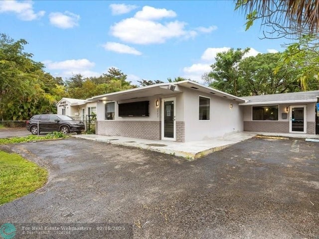 1 of 25 - 2482 Sw Secoffee Ter, Miami, FL