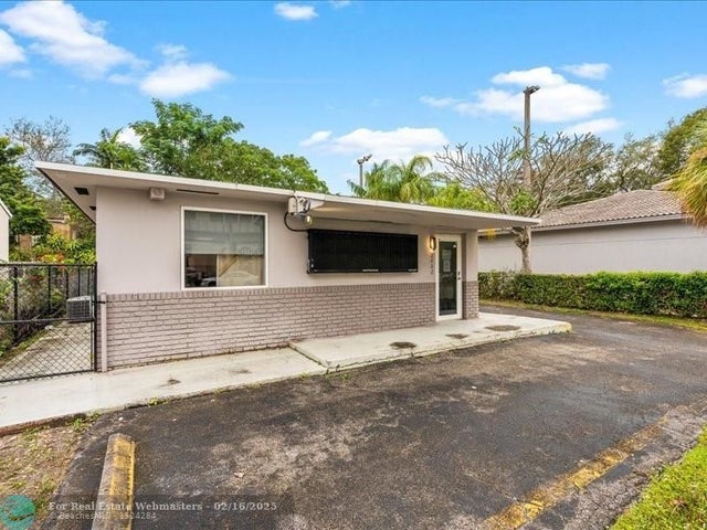 3 of 25 - 2482 Sw Secoffee Ter, Miami, FL
