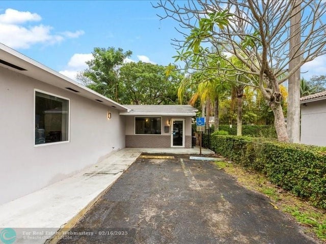 4 of 25 - 2482 Sw Secoffee Ter, Miami, FL