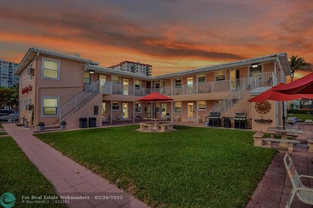 5 of 27 - 1715 S Surf Rd, Hollywood, FL