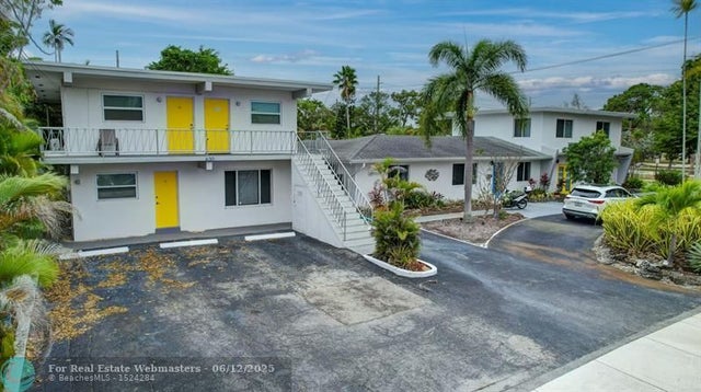 2 of 35 - 630 Ne 37 St, Oakland Park, FL