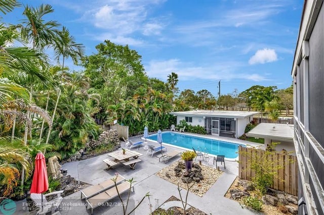 3 of 35 - 630 Ne 37 St, Oakland Park, FL