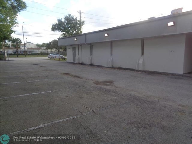 4 of 11 - 2323 Nw 19th St, Fort Lauderdale, FL