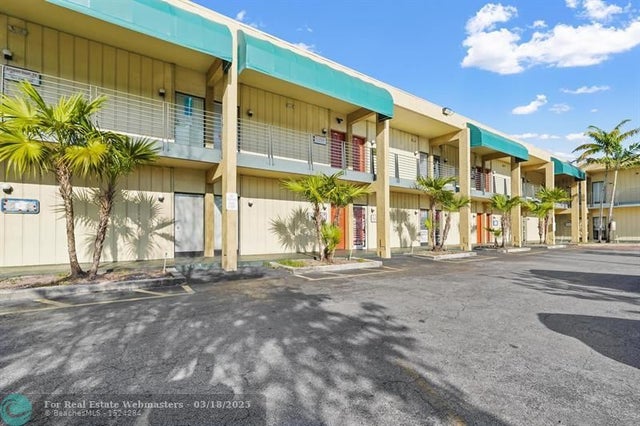1 of 21 - 2331 N State Road 7 219, Lauderdale Lakes, FL