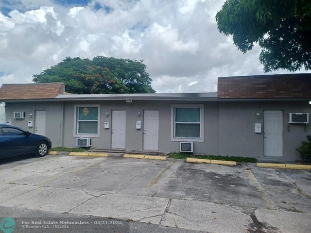 1 of 16 - 24 Sw 13th St 1-5, Dania, FL