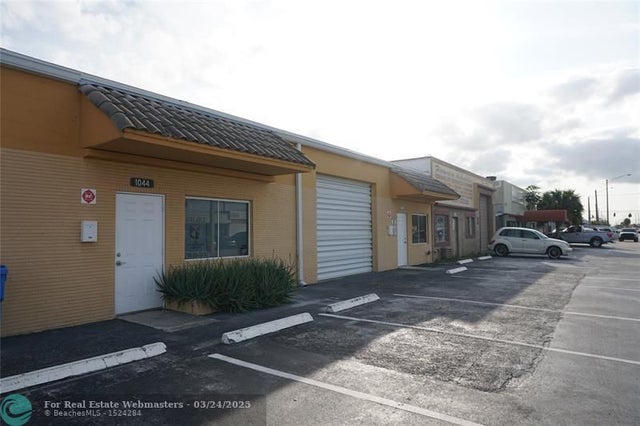 2 of 10 - 1042 Ne 44th St, Oakland Park, FL