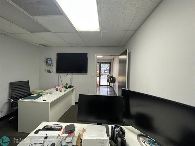 3 of 5 - 4980 Sw 52nd St 107, Davie, FL