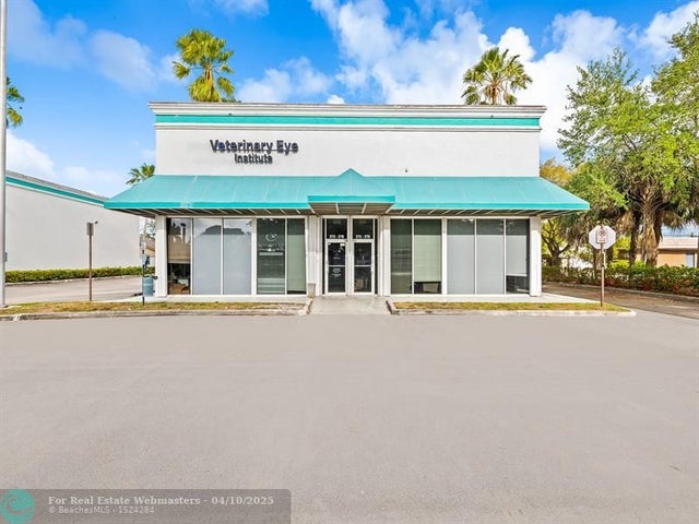 1 of 18 - 372-378 S Powerline Rd, Deerfield Beach, FL