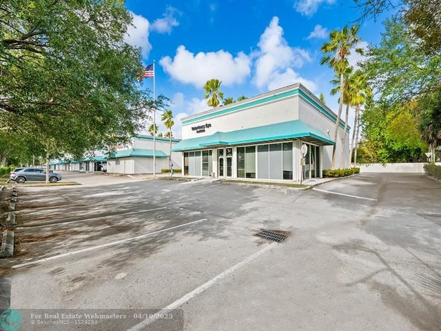 2 of 18 - 372-378 S Powerline Rd, Deerfield Beach, FL