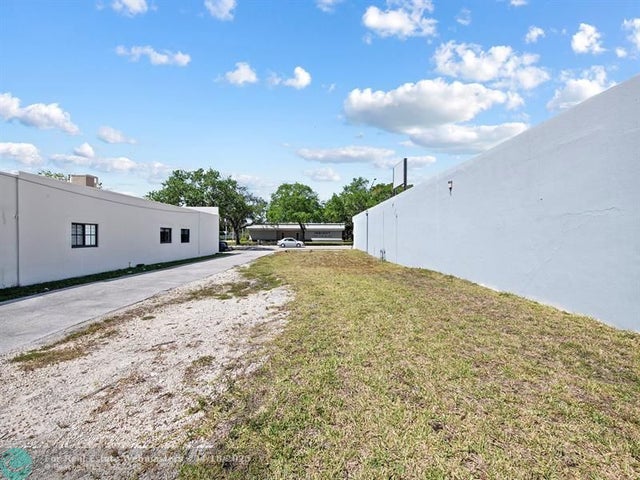 4 of 30 - 1408, 1404 Ne 4th Ave, Fort Lauderdale, FL