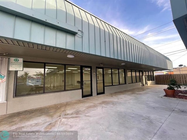 1 of 5 - 3720 N Andrews Ave 3720, Oakland Park, FL