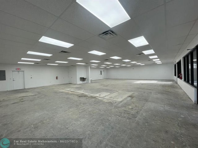 3 of 5 - 3720 N Andrews Ave 3720, Oakland Park, FL