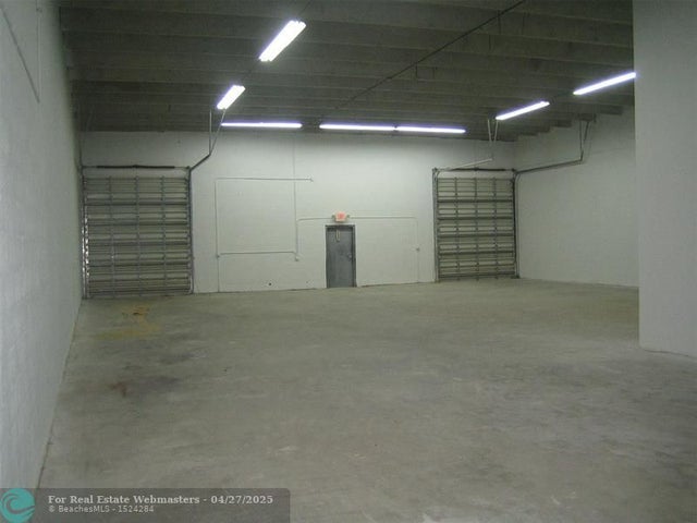 2 of 5 - 1320 Stirling Rd, Dania, FL