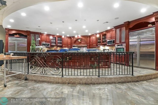 5 of 10 - 4351 Ne 12th Ter, Oakland Park, FL