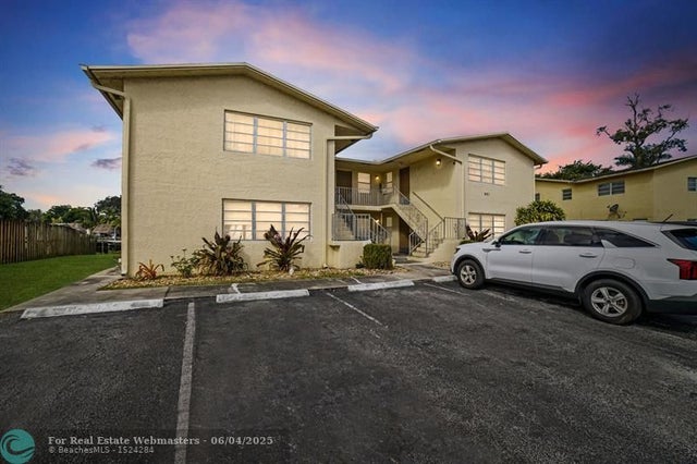 2 of 19 - 461 Sunshine Dr, Coconut Creek, FL