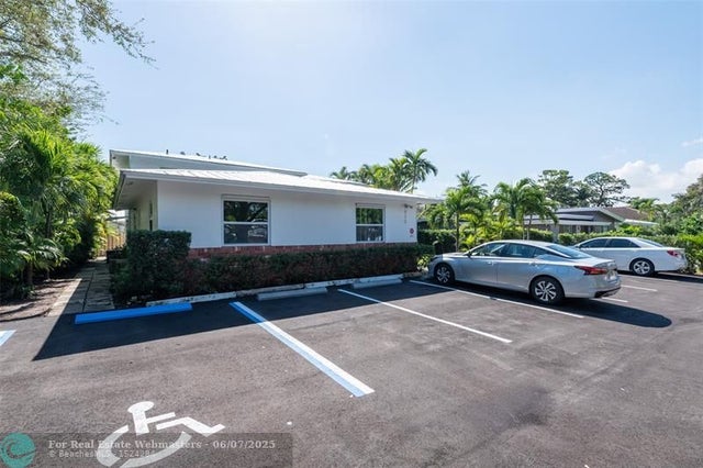 3 of 48 - 820 Ne 21st Drive, Wilton Manors, FL