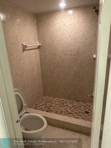 5 of 6 - 3300 Spanish Moss Te 101, Lauderhill, FL