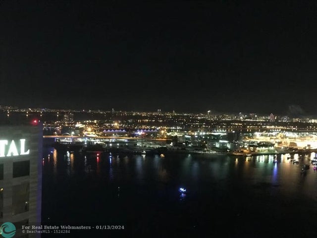 3 of 16 - 335 S Biscayne Blvd 4004, Miami, FL