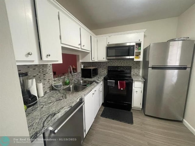 2 of 8 - 3431 Nw 50th Ave 106, Lauderdale Lakes, FL