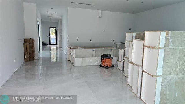 4 of 11 - 1122 Ne 10th Ave, Fort Lauderdale, FL